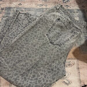 Universal Thread Animal Print Gray Jeans